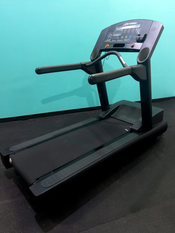 Life Fitness Integrity Series Treadmill CLST (Remanufactured)
