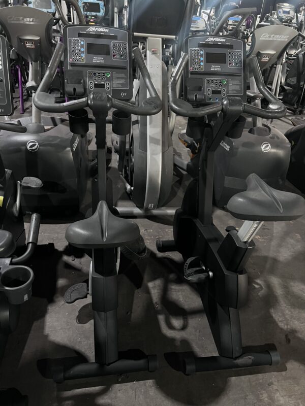 Life Fitness Integrity Series CLSC Upright Bike