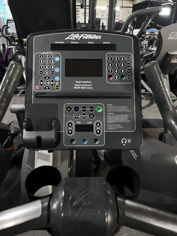 Life Fitness Integrity Series CLSC Upright Bike