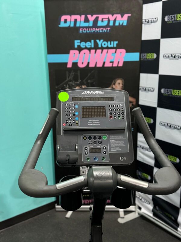 Life Fitness Integrity Series CLSC Upright Bike