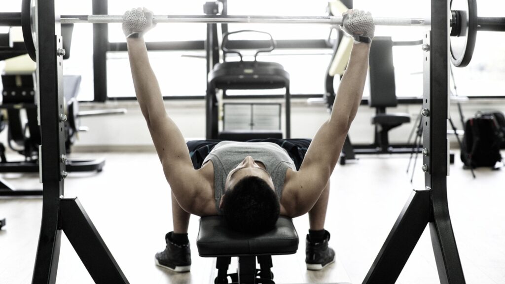 How the gym bench is used in weight training