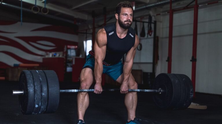 Free Weights Guide: Types, Advantages, Workouts and Comparison to Machines